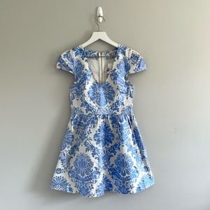Xenia Blue & White Design Short Sleeve Mini Party Dress Size 10 Runs Small